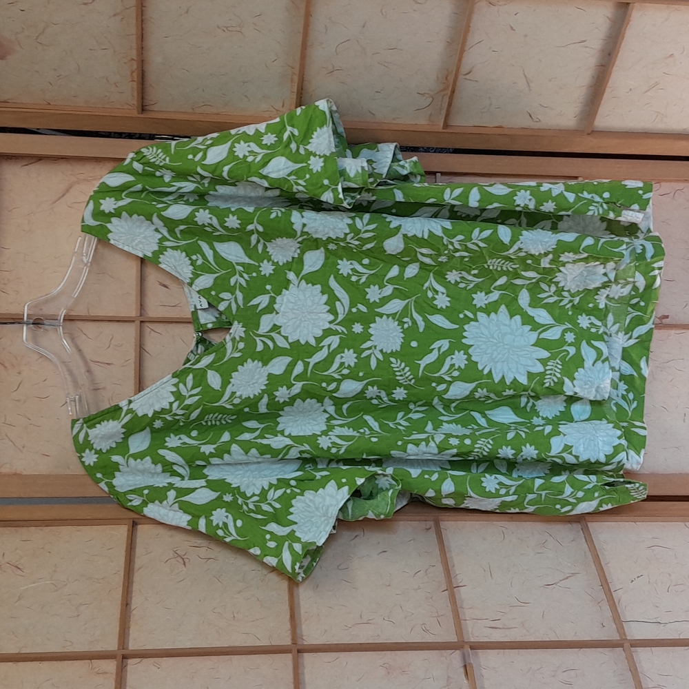 Ava & Viv green and white floral blouse size 3X